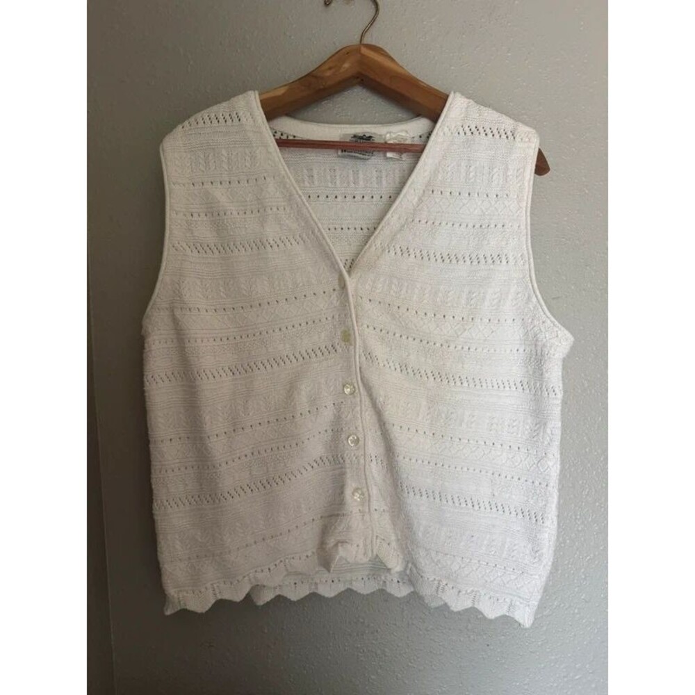 Northern Reflections white knit vest button front L